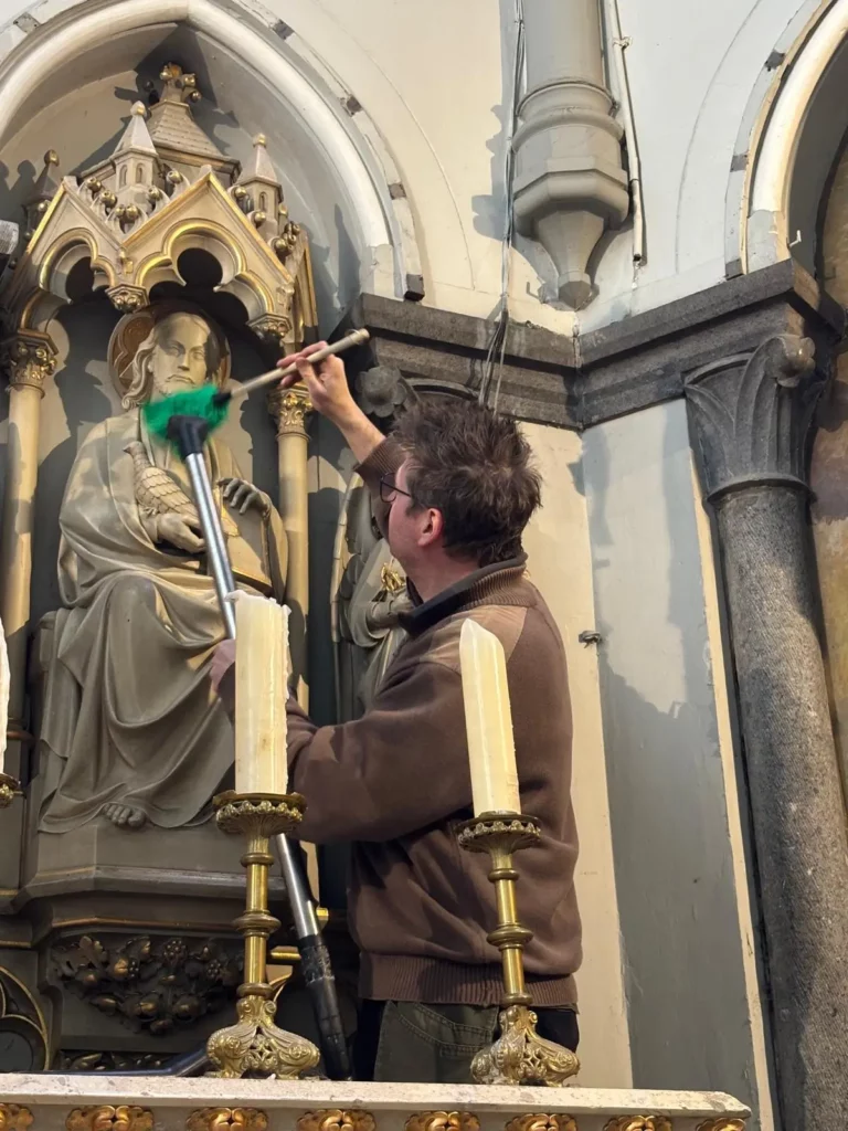 Le Comité culturel et la Fabrique de Sainte-Julienne, avec l'aide des Voisins des Boulevards, organisent un grand nettoyage de printemps le samedi 21 mars dès 10h. - chasse aux poussieres 2026 ste julienne verviers 2