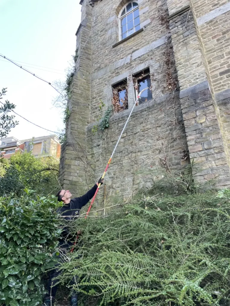 Le Comité culturel et la Fabrique de Sainte-Julienne, avec l'aide des Voisins des Boulevards, organisent un grand nettoyage de printemps le samedi 21 mars dès 10h. - chasse aux poussieres 2026 ste julienne verviers 21